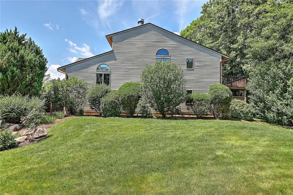 101 Cardinal Drive photo 2