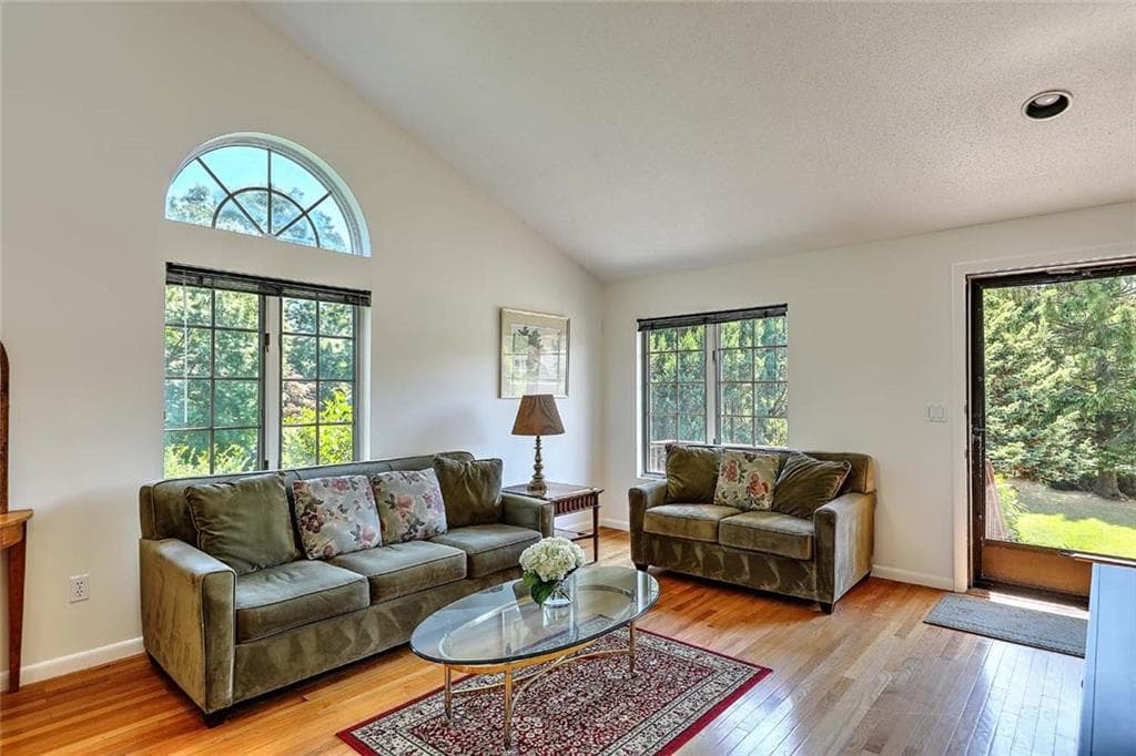 101 Cardinal Drive photo 6