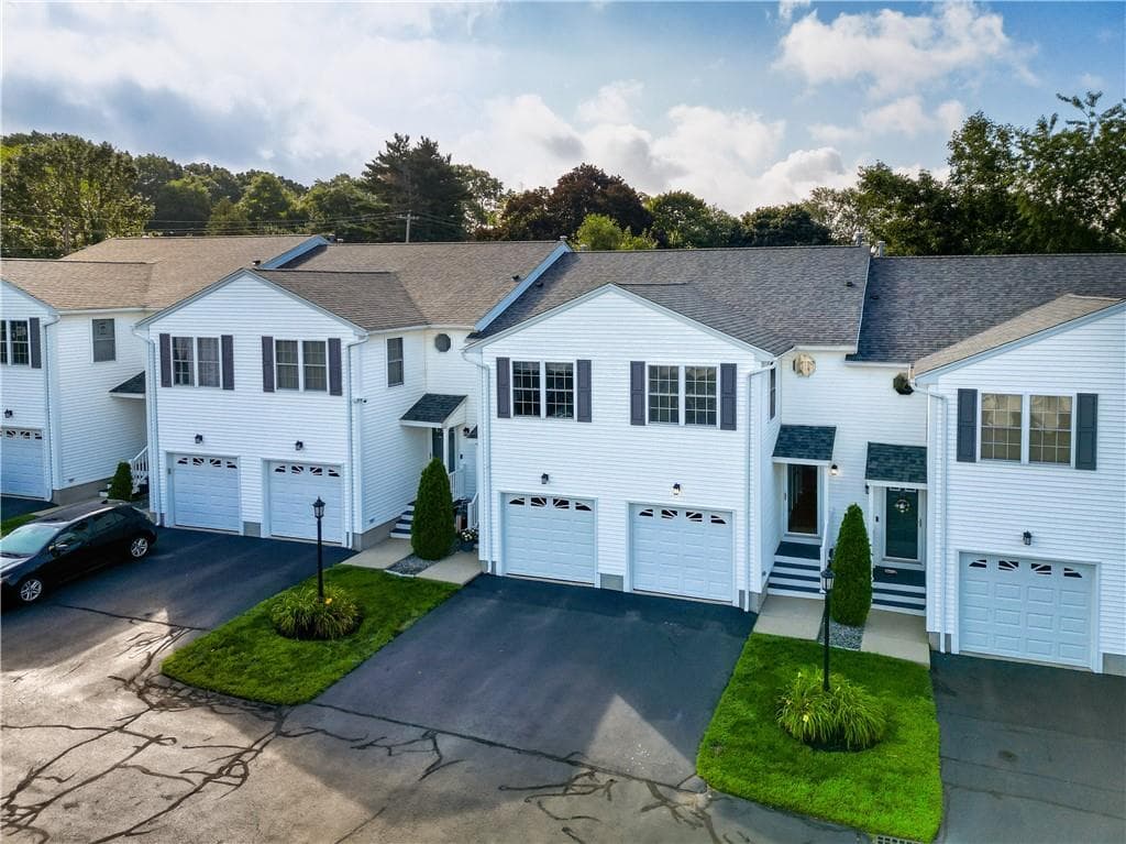 Condominium at 572 Smithfield Road UNIT 16, North Providence, photo 5 of 44