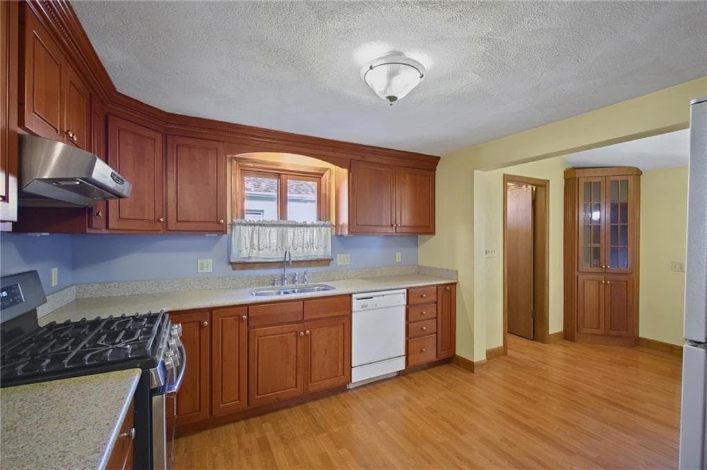 243 Rice Street photo 5