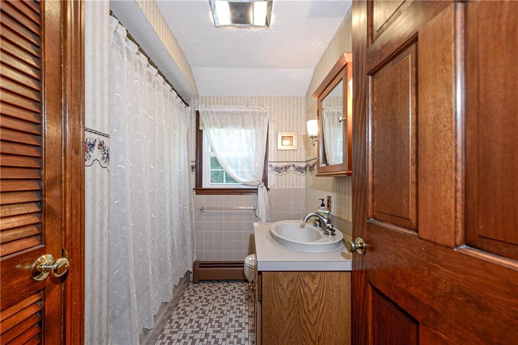 Single Family Residence at 132 Sheffield Hill Road, Exeter, photo 20 of 28