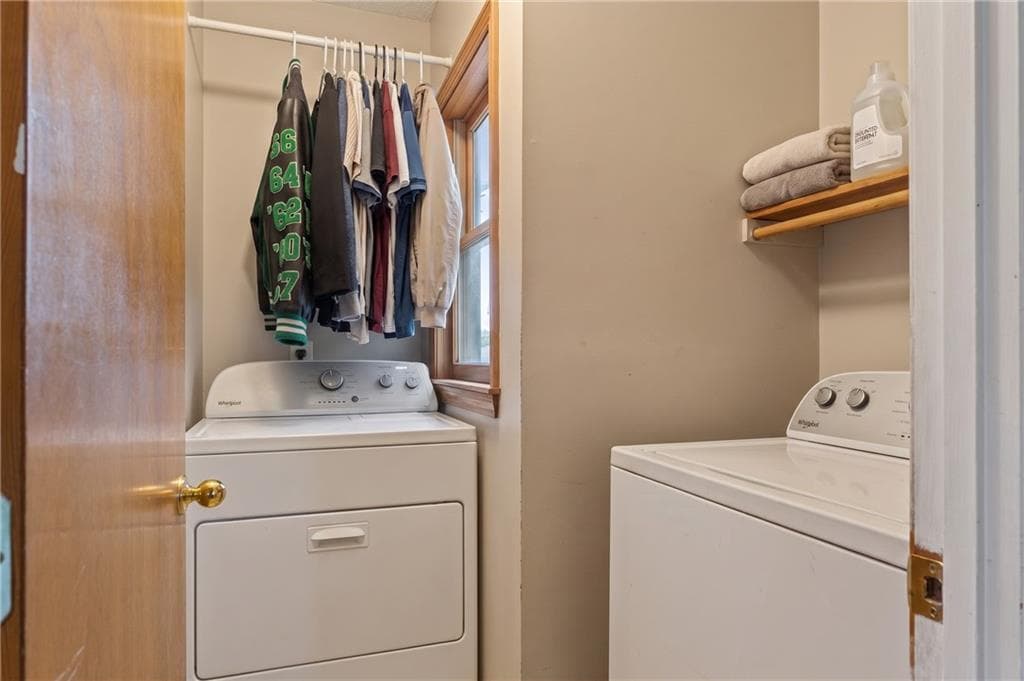 76 Dewey Street photo 21