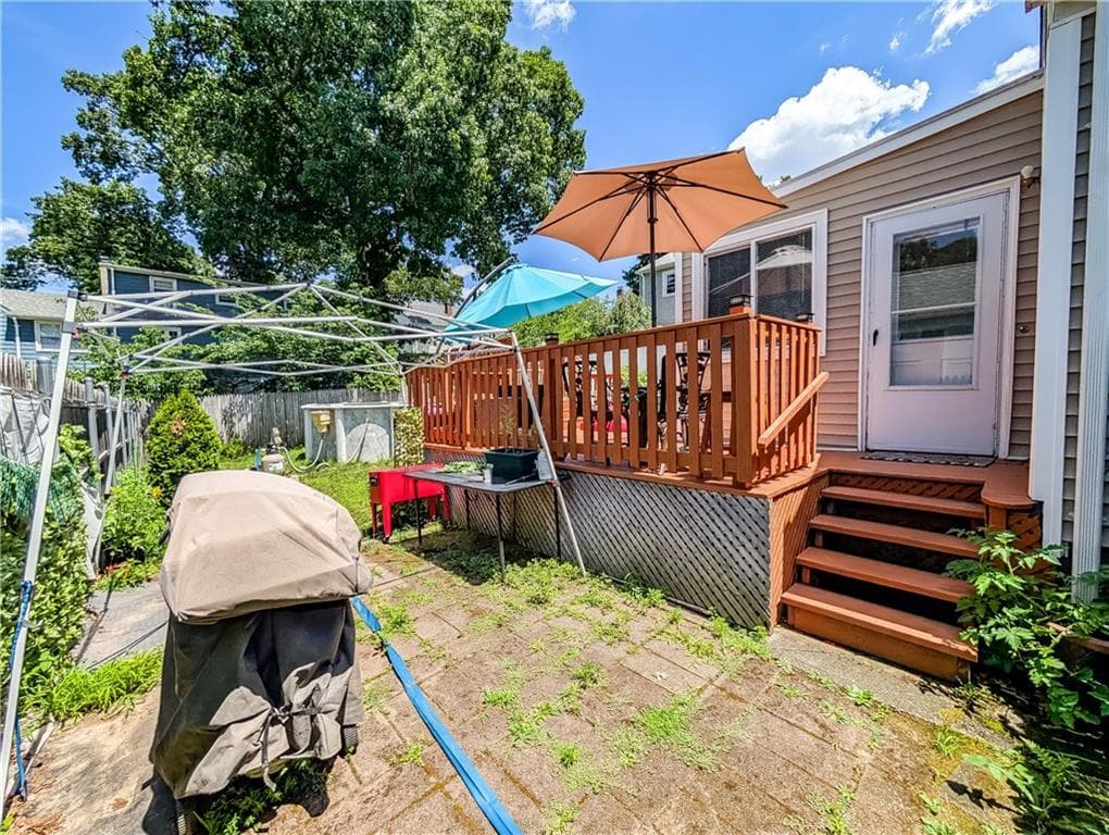 115 Davis Avenue photo 8