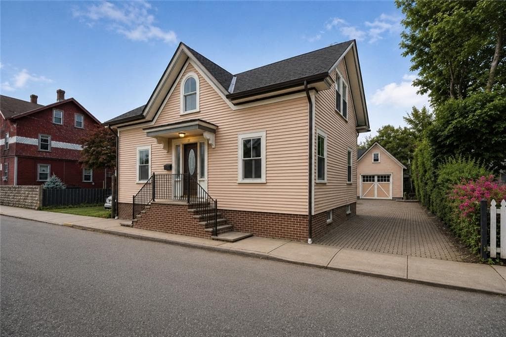 21 Elm Street photo 2