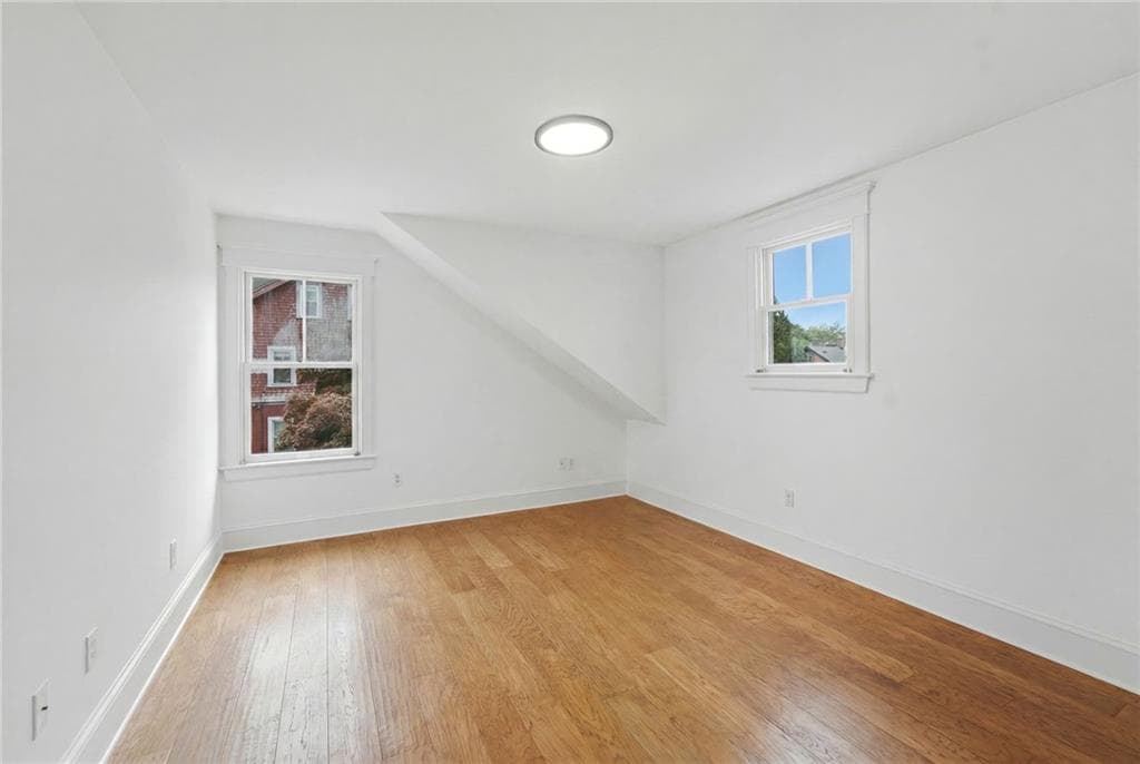 21 Elm Street photo 15