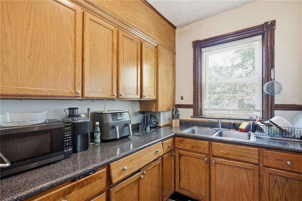 200 Admiral Street photo 2