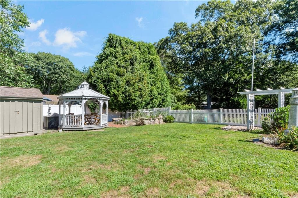Single Family Residence at 15 Mollusk Drive, North Kingstown, photo 27 of 33