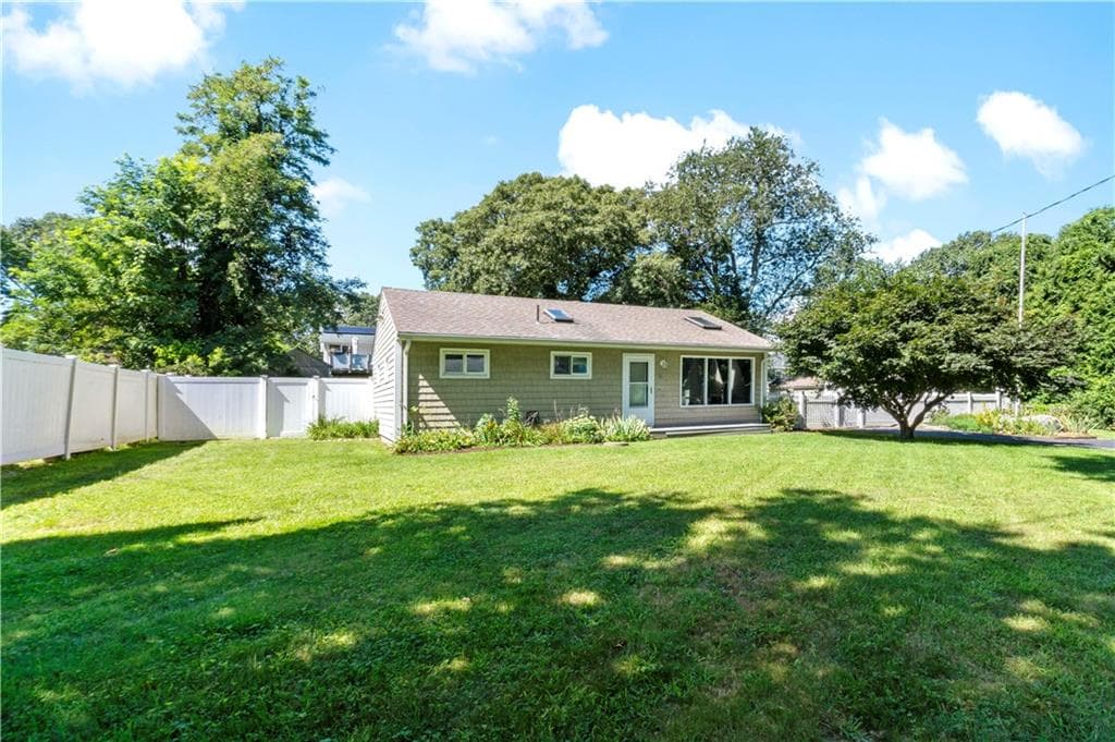 Single Family Residence at 15 Mollusk Drive, North Kingstown, photo 2 of 33