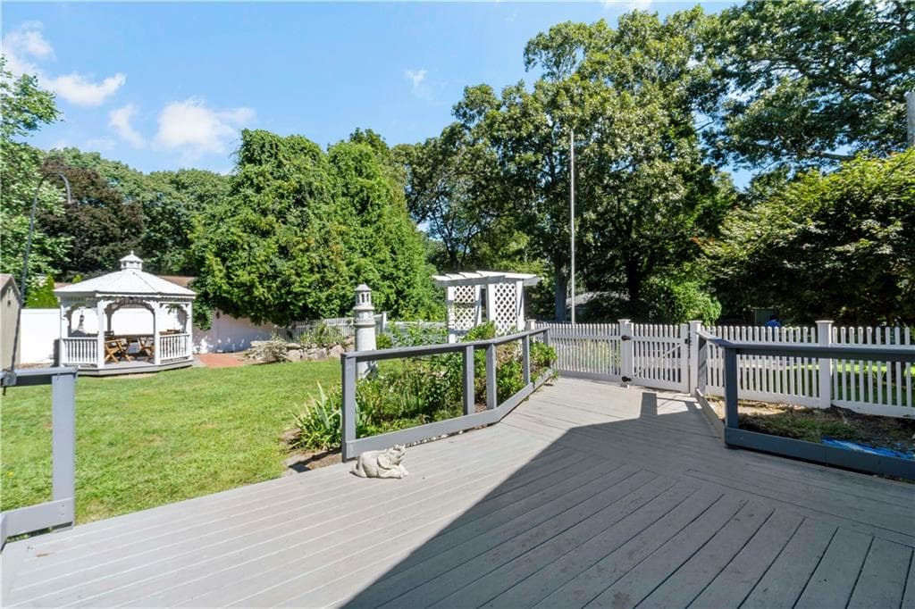 Single Family Residence at 15 Mollusk Drive, North Kingstown, photo 22 of 33