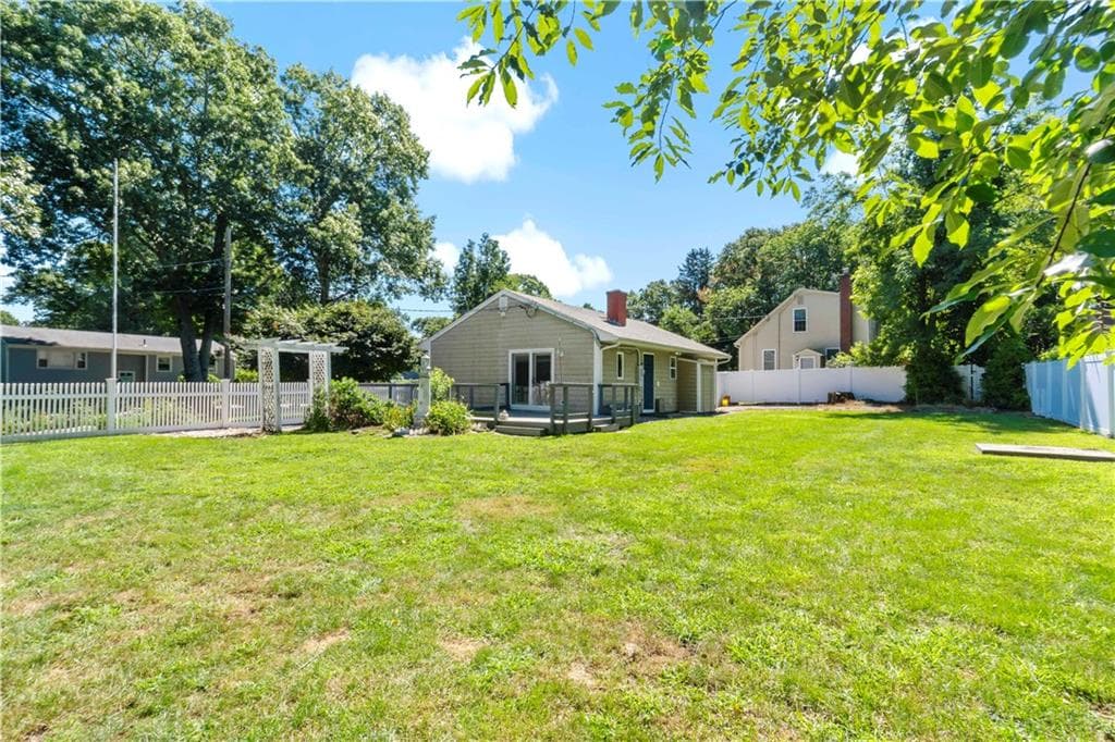 Single Family Residence at 15 Mollusk Drive, North Kingstown, photo 3 of 33