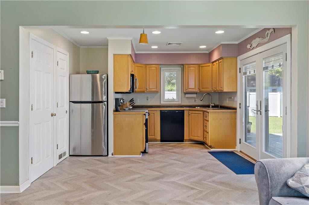 Single Family Residence at 15 Mollusk Drive, North Kingstown, photo 10 of 33
