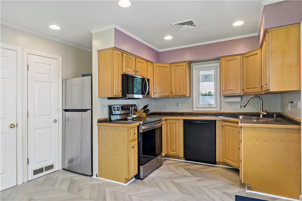 Single Family Residence at 15 Mollusk Drive, North Kingstown, photo 11 of 33