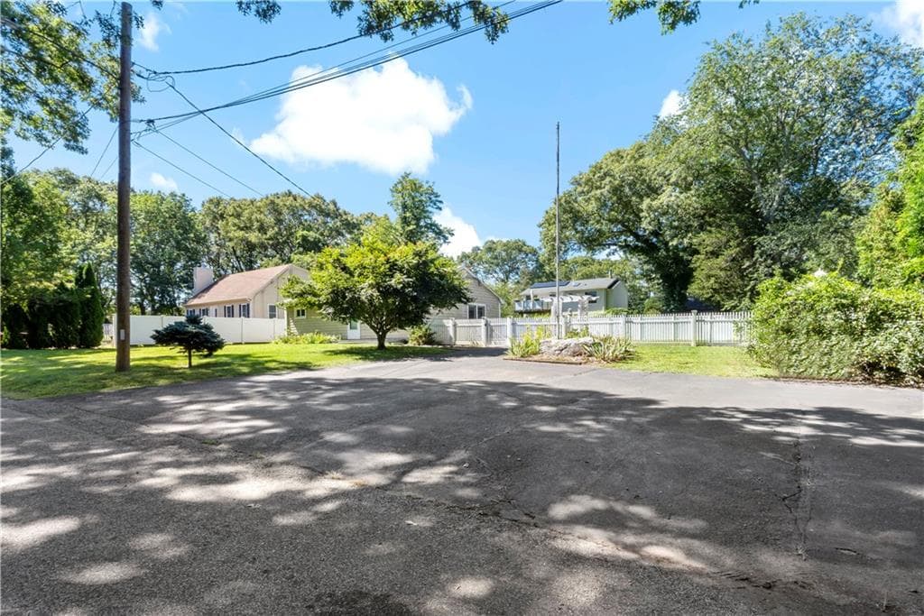 Single Family Residence at 15 Mollusk Drive, North Kingstown, photo 4 of 33