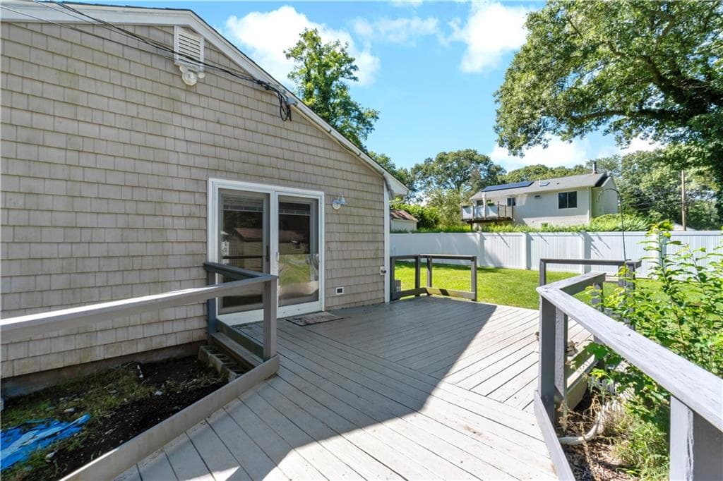 Single Family Residence at 15 Mollusk Drive, North Kingstown, photo 21 of 33