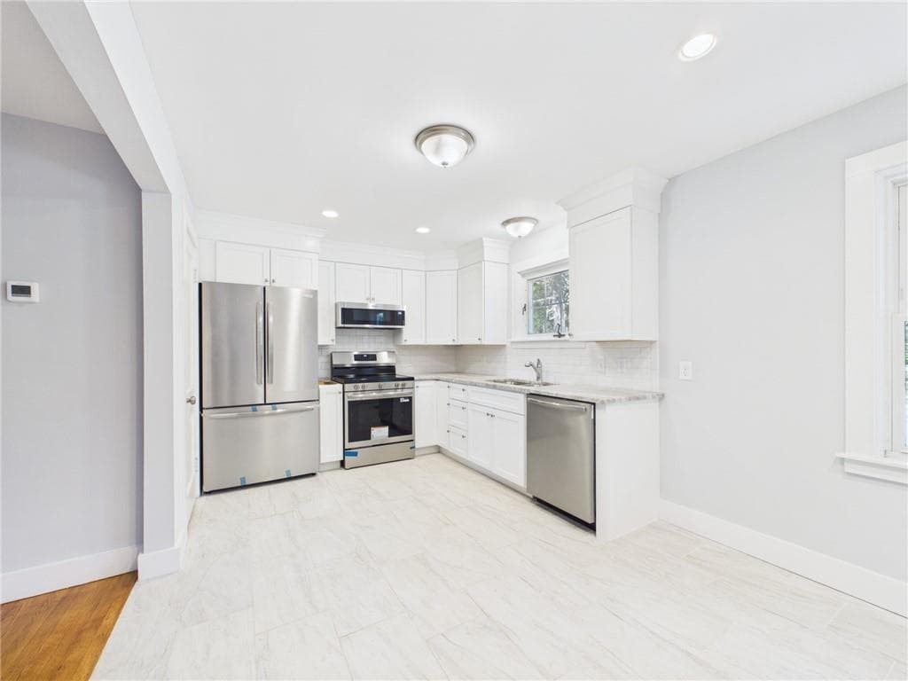 229 Hunt Avenue photo 16