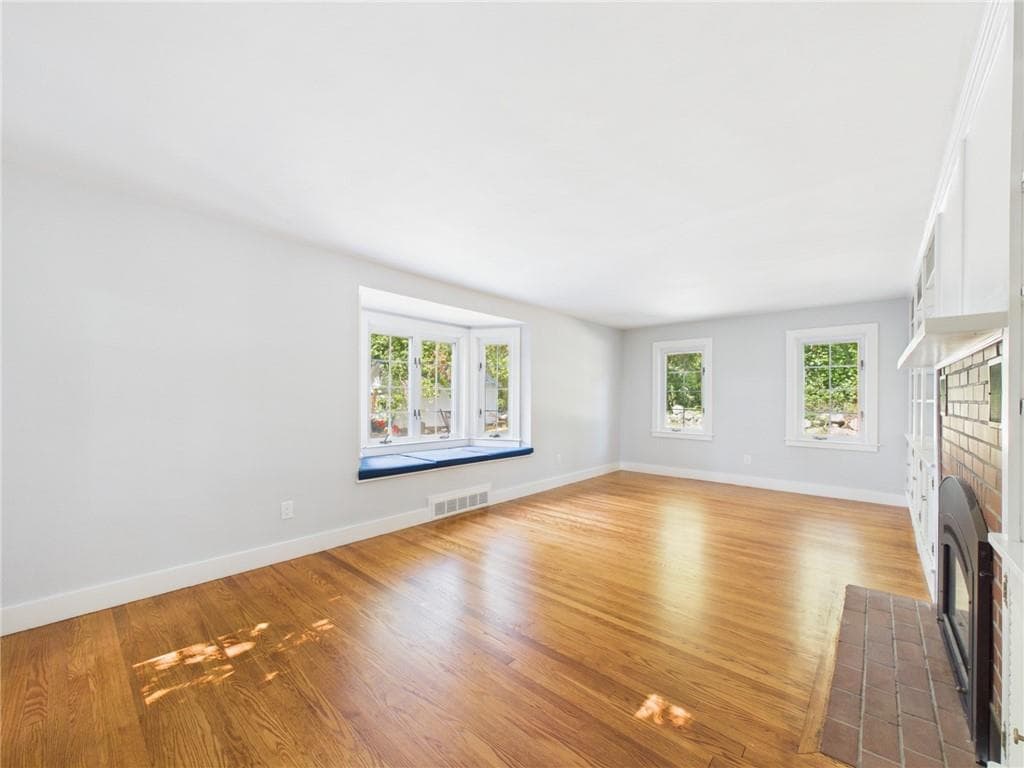 229 Hunt Avenue photo 9