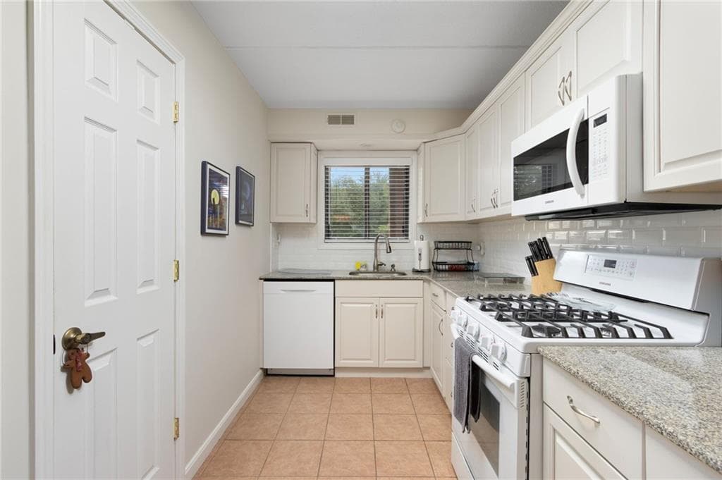 650 East Greenwich Avenue UNIT 3-308 photo 11