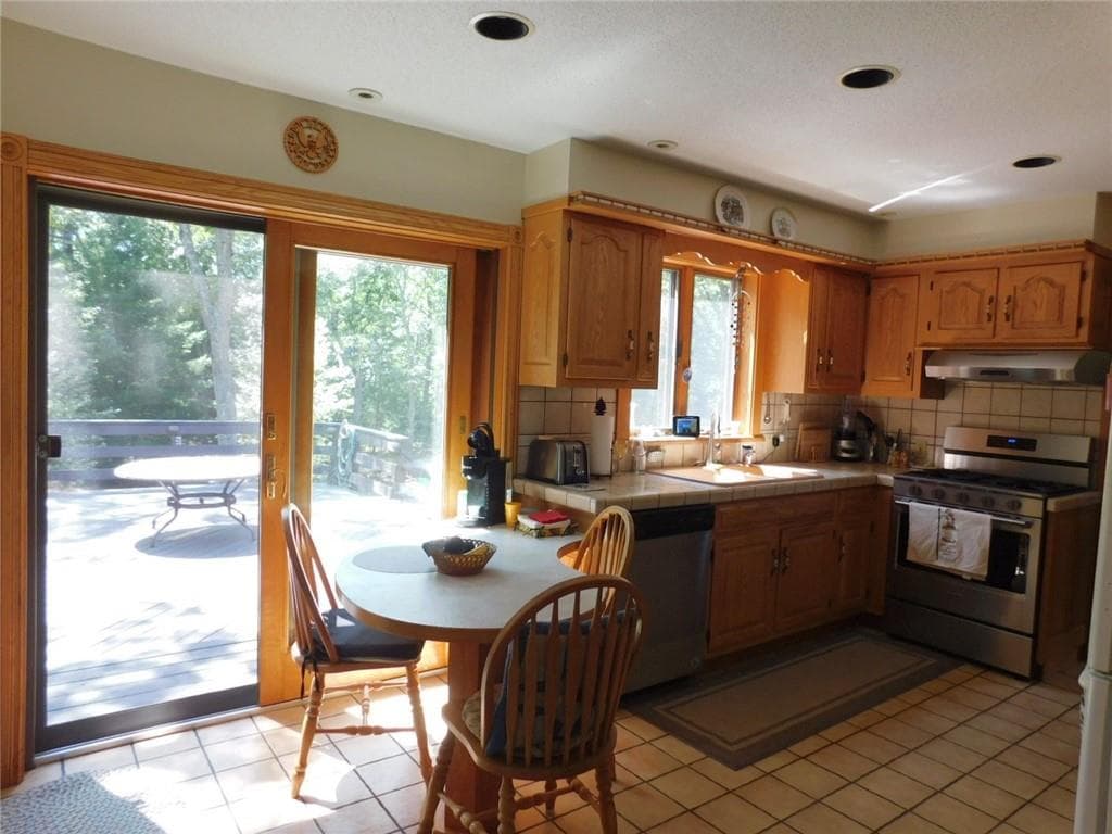 Single Family Residence at 20 SMALL POX Trail, Richmond, photo 7 of 46
