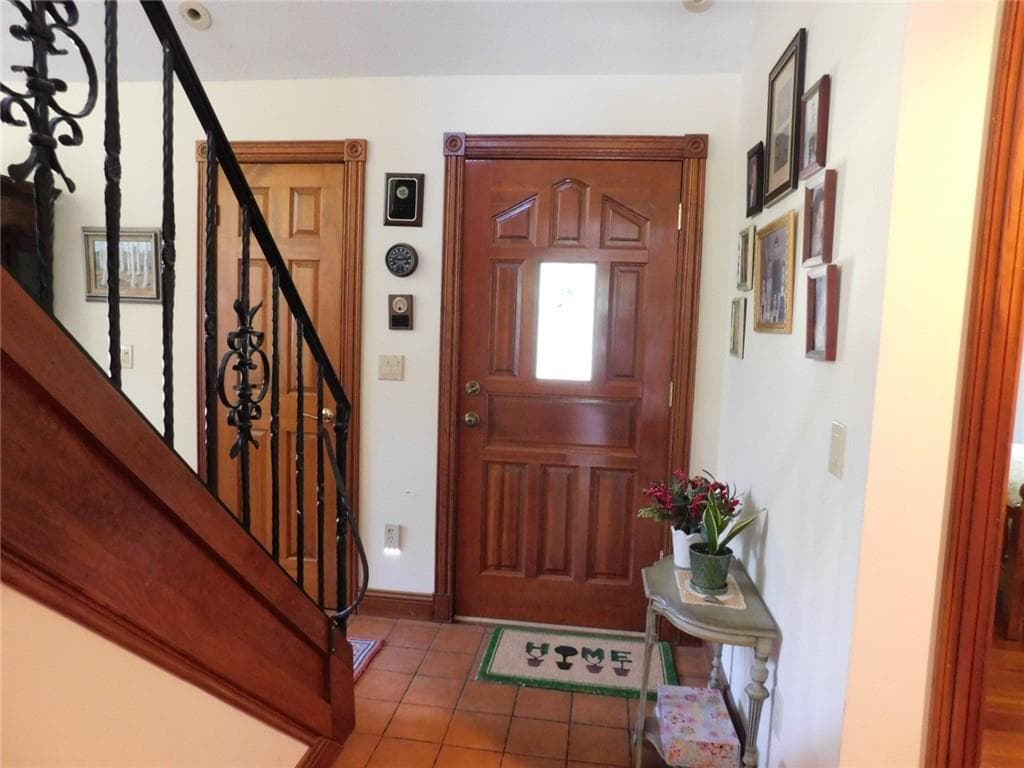 Single Family Residence at 20 SMALL POX Trail, Richmond, photo 3 of 46