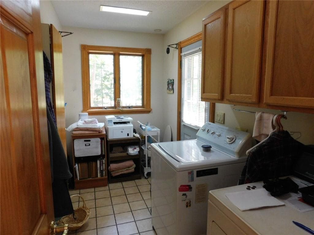 Single Family Residence at 20 SMALL POX Trail, Richmond, photo 10 of 46