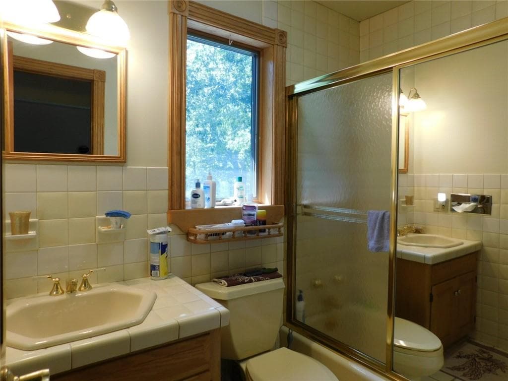 Single Family Residence at 20 SMALL POX Trail, Richmond, photo 14 of 46