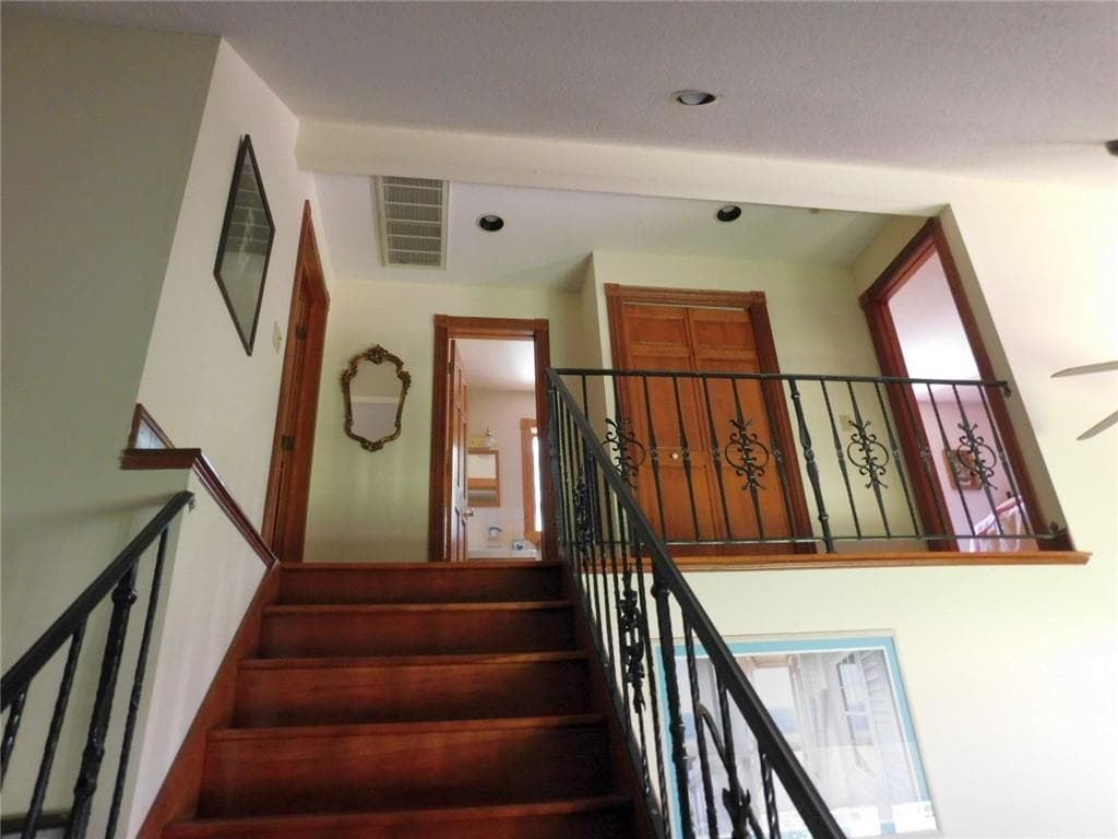 Single Family Residence at 20 SMALL POX Trail, Richmond, photo 11 of 46