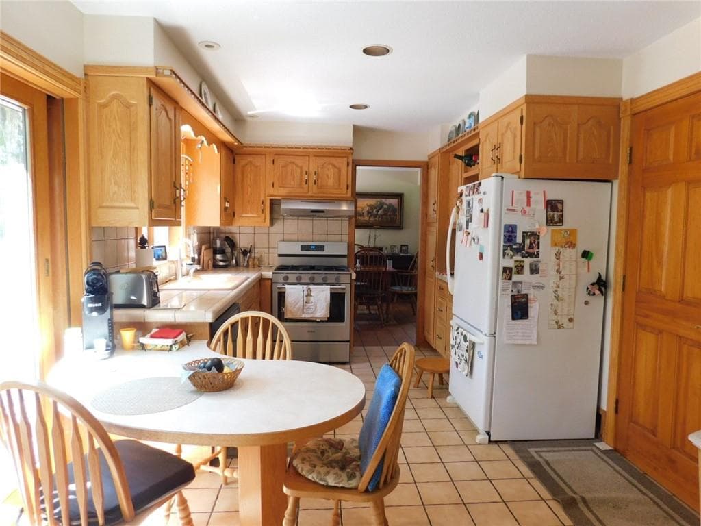 Single Family Residence at 20 SMALL POX Trail, Richmond, photo 8 of 46