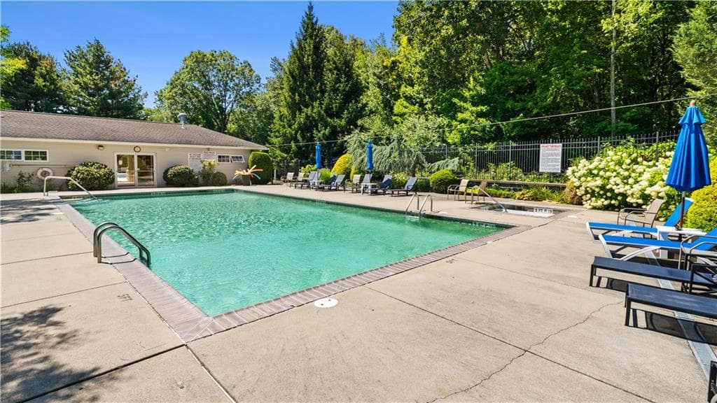 Condominium at 200 River Farms Drive UNIT 200, West Warwick, photo 31 of 38