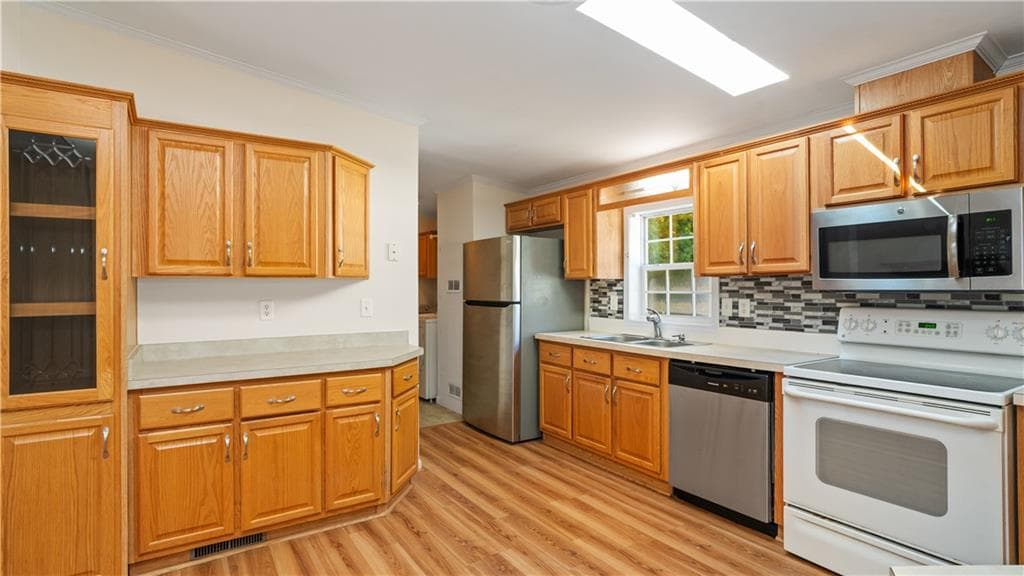 Single Family Residence at 8 Lisa's Way, Coventry, photo 17 of 36