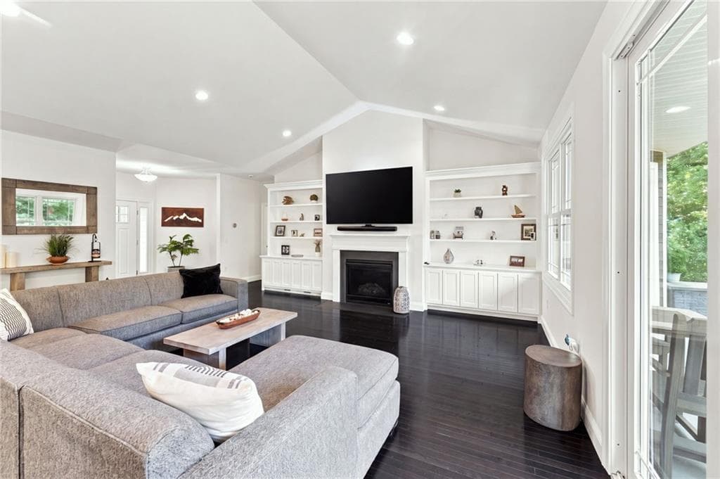 Single Family Residence at 919 A Ten Rod Rd Road, Exeter, photo 6 of 50