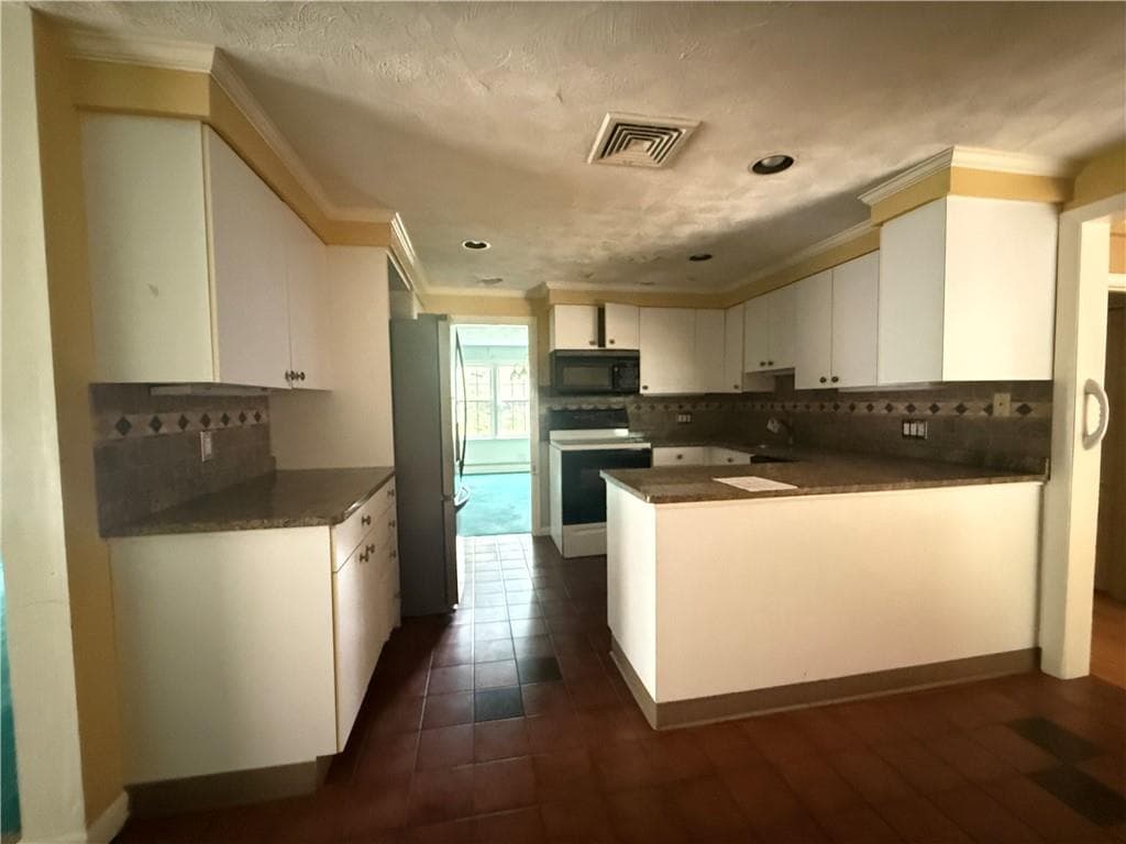 243 Deerfield Road photo 9