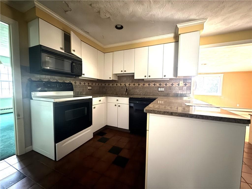 243 Deerfield Road photo 8