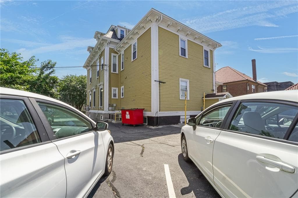 215 Broadway photo 5