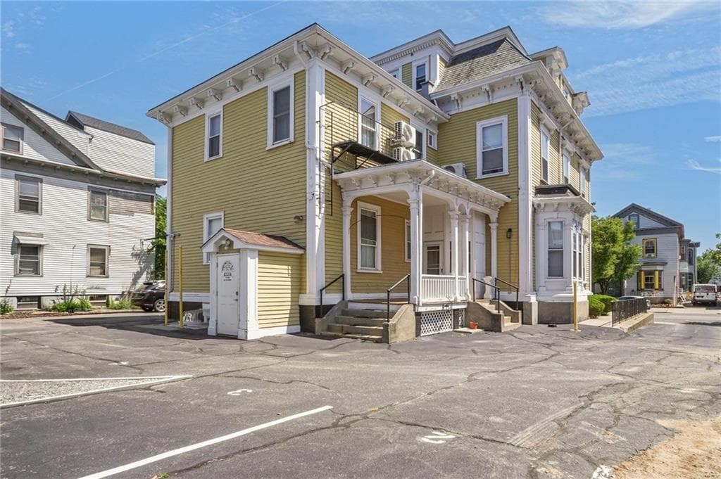 215 Broadway photo 4