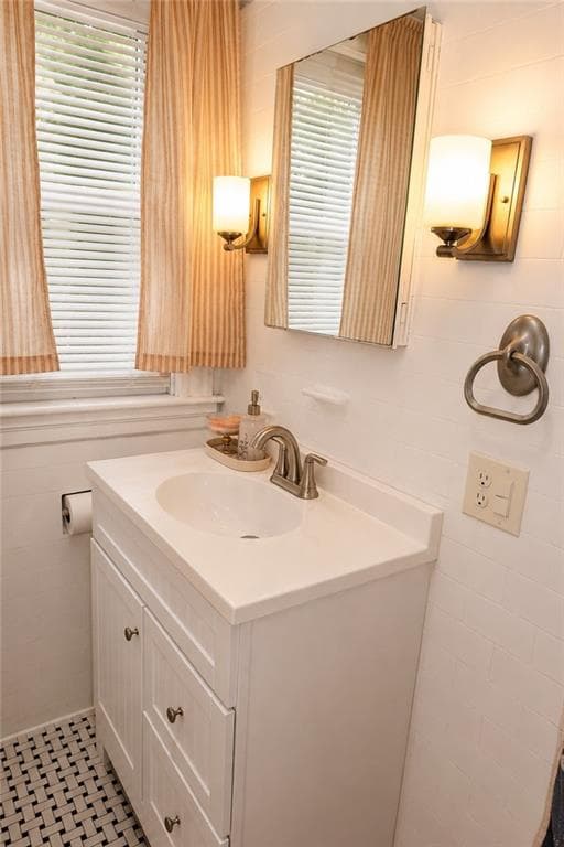 Single Family Residence at 6 Warwick Road, Pawtucket, photo 8 of 24