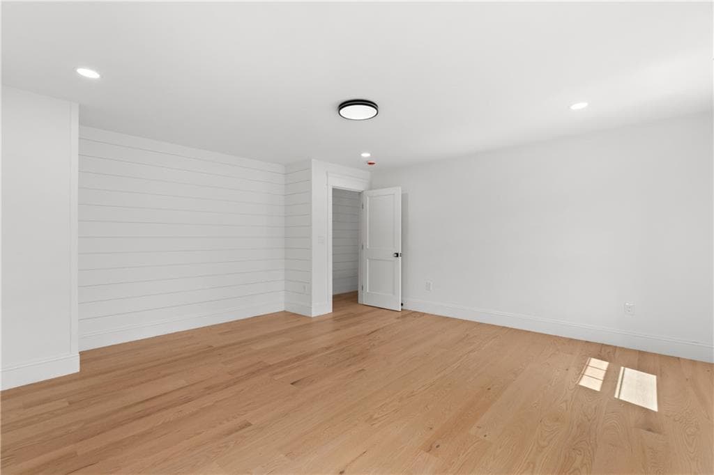 95 W Main Road photo 30
