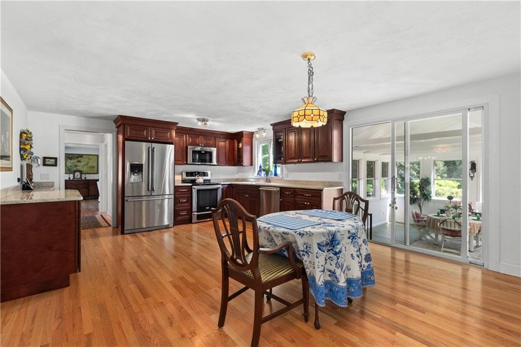 Single Family Residence at 46 Middle Road, East Greenwich, photo 10 of 46