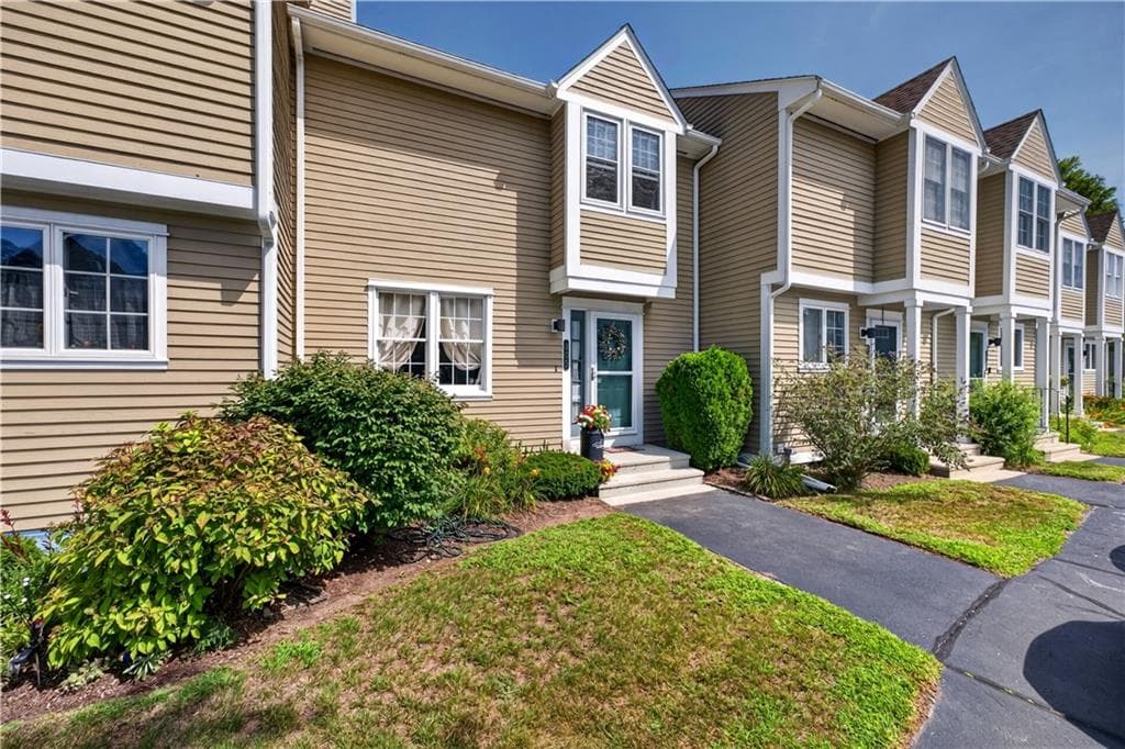 735 Willett Avenue UNIT 305 photo 2