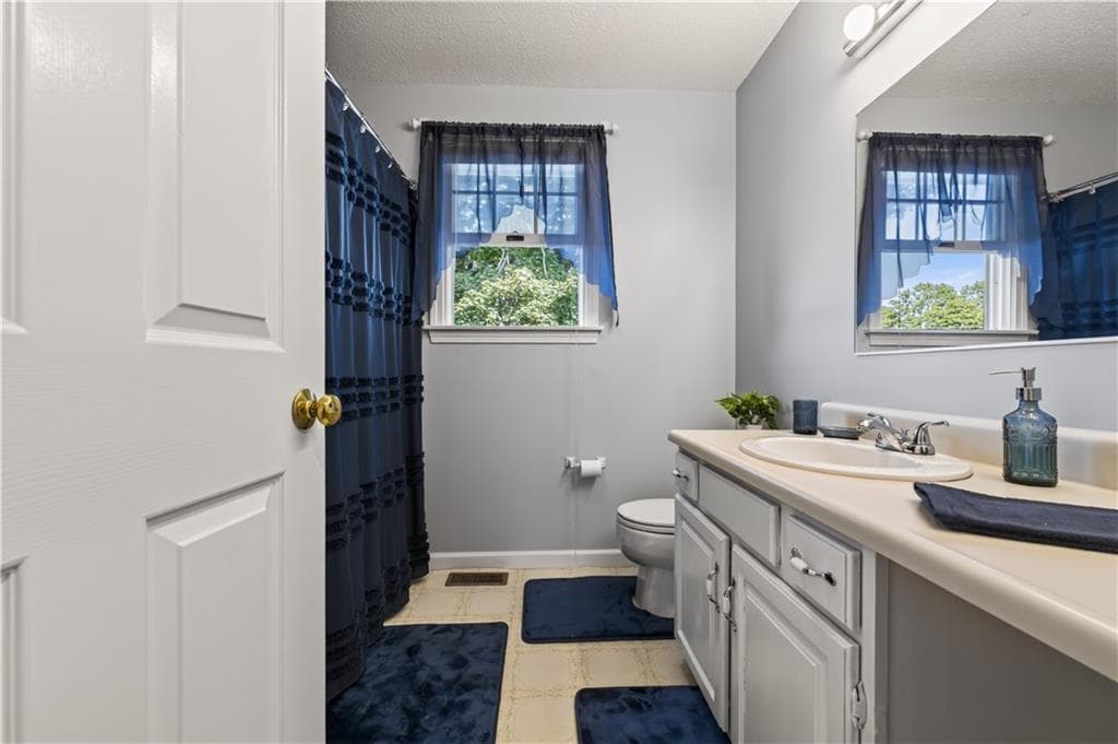 735 Willett Avenue UNIT 305 photo 17