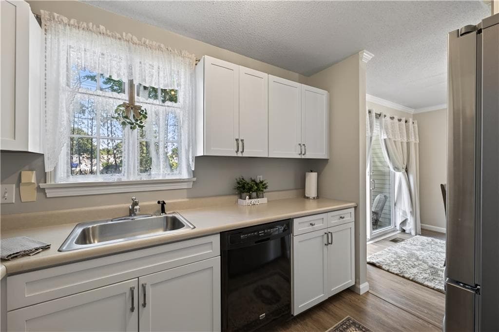 735 Willett Avenue UNIT 305 photo 12