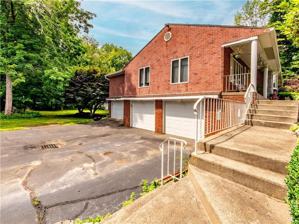 136 Jenckes Hill Road photo 27