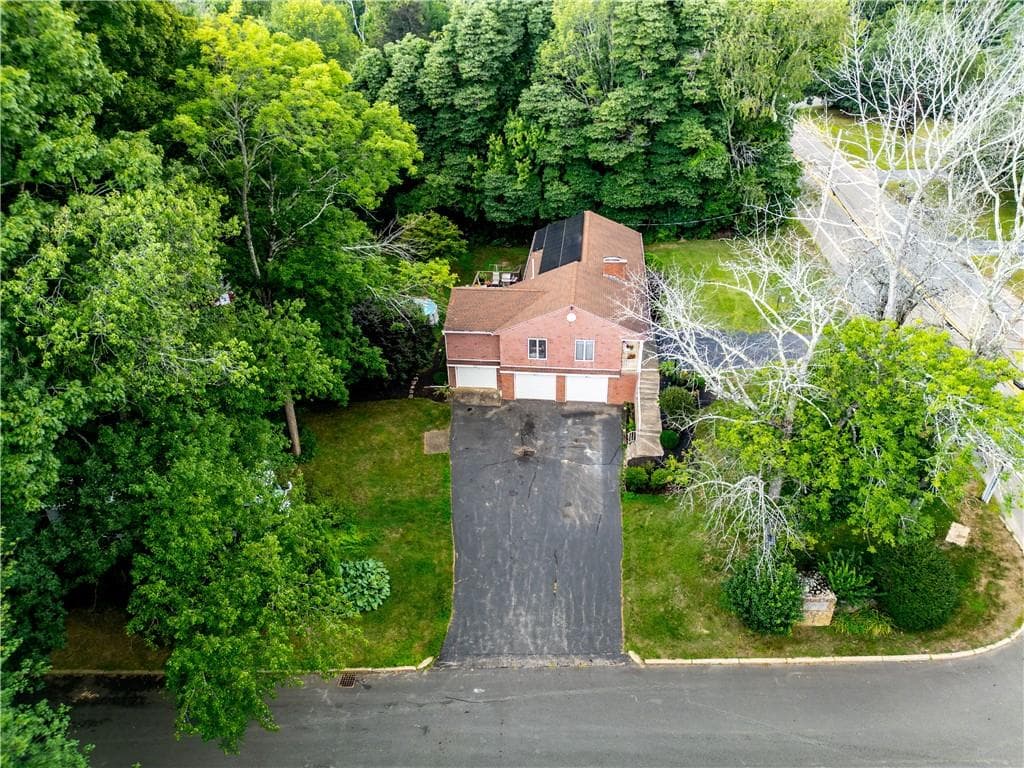 136 Jenckes Hill Road photo 3