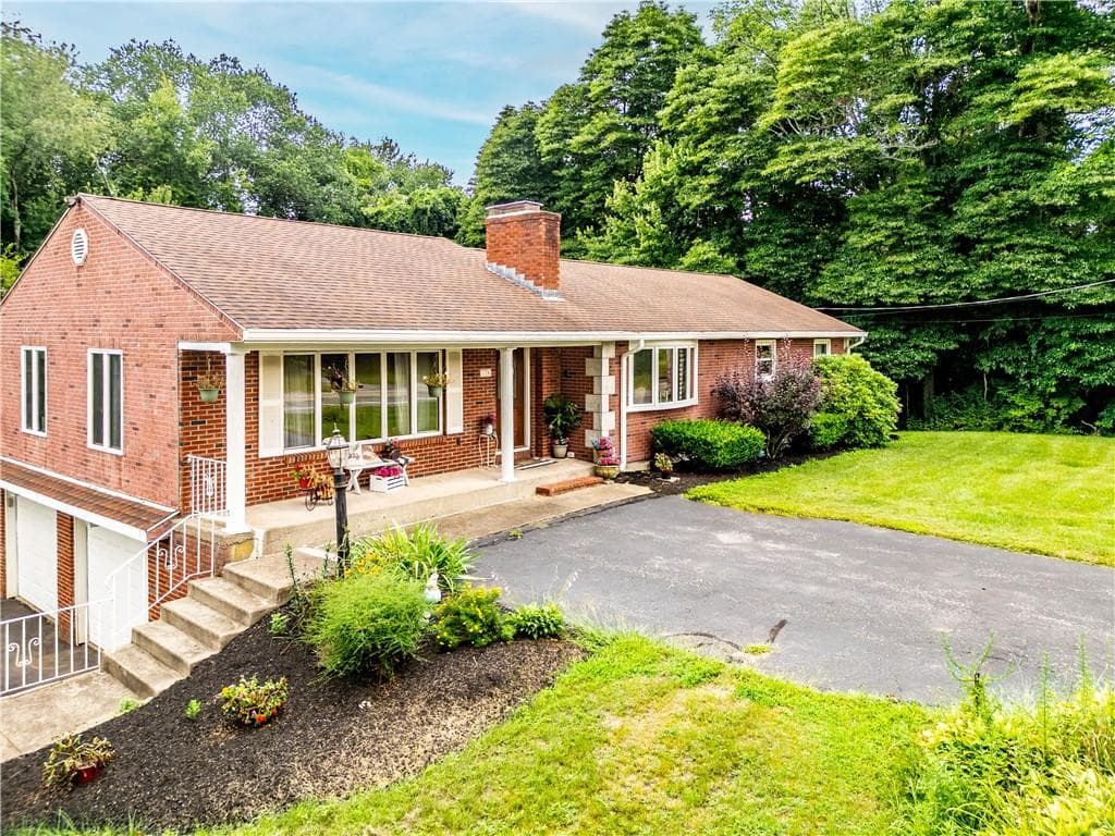 136 Jenckes Hill Road