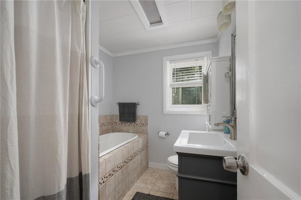 Single Family Residence at 22 Robbins Drive, Coventry, photo 12 of 28