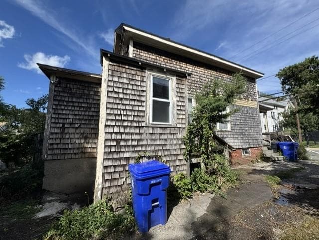 Single Family Residence at 397 Metacom Avenue, Warren, photo 4 of 4