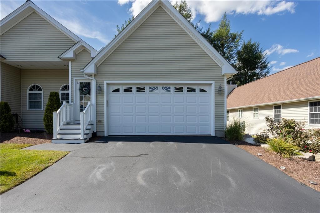 Condominium at 1421 Douglas Avenue UNIT L, North Providence, photo 2 of 32