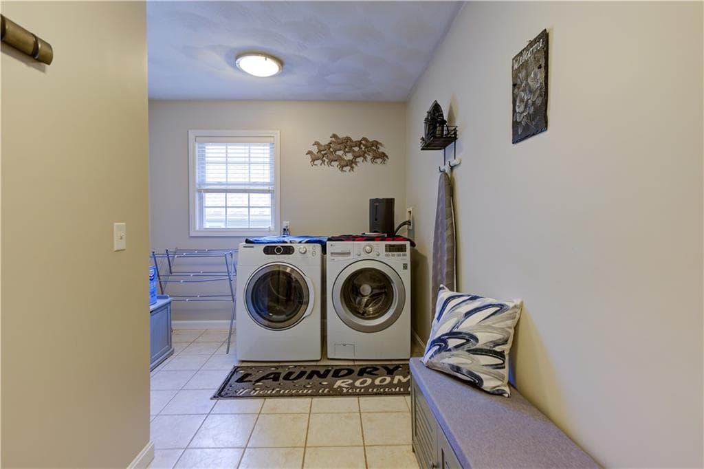 Condominium at 1421 Douglas Avenue UNIT L, North Providence, photo 8 of 32