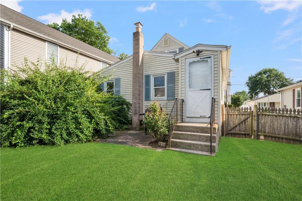 Single Family Residence at 135 Sandringham Avenue, Providence, photo 27 of 31