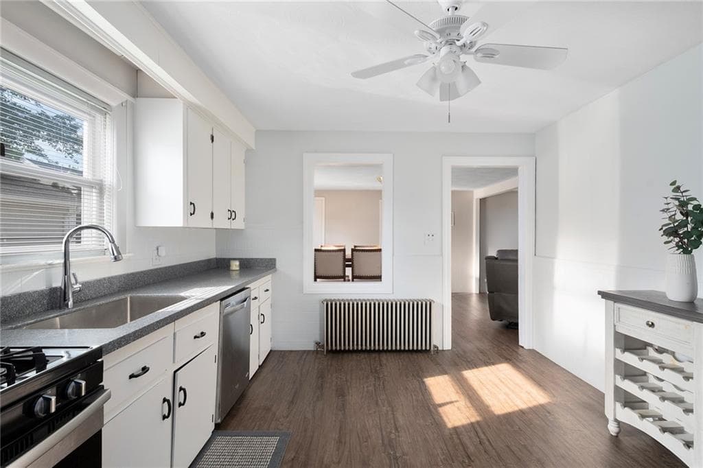 Single Family Residence at 135 Sandringham Avenue, Providence, photo 13 of 31