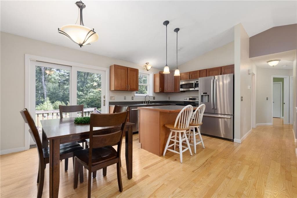 Single Family Residence at 58 Baker Pines Road, Richmond, photo 13 of 43